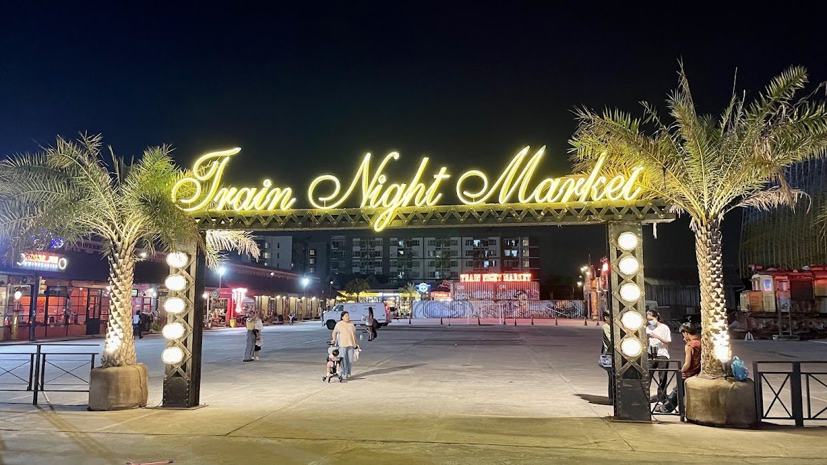 Srinakarin Train Night Market